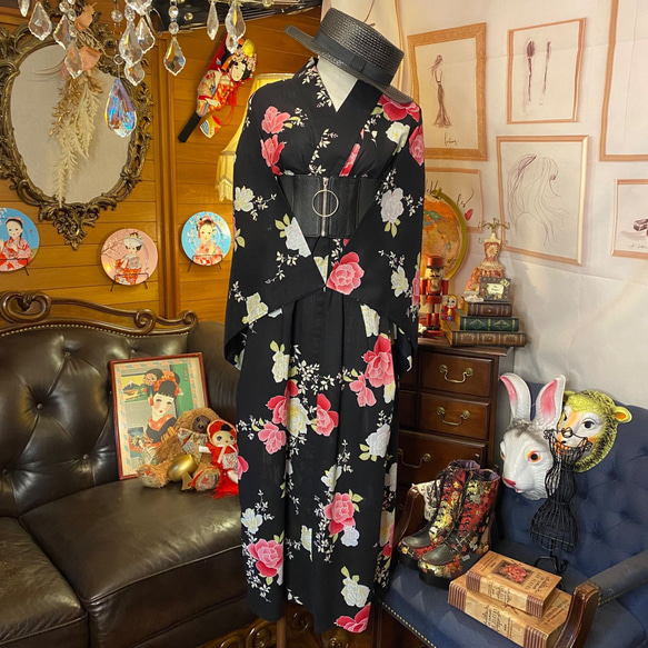 浴衣 ハンドメイド リメイク ワンピース ドレス 古着 和洋折衷  素敵な花柄×黒/ブラック系  W-217 4枚目の画像