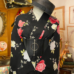 浴衣 ハンドメイド リメイク ワンピース ドレス 古着 和洋折衷  素敵な花柄×黒/ブラック系  W-217 2枚目の画像