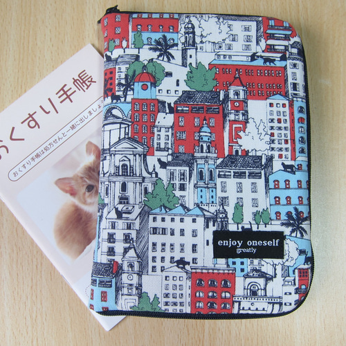 34．お薬手帳ファスナーポーチ（カードホルダー付き・カード