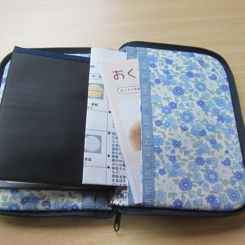 34．お薬手帳ファスナーポーチ（カードホルダー付き・カード