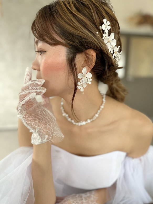 ホワイトフラワーピアス　ブライダルアクセサリー　花嫁　結婚式　 6枚目の画像