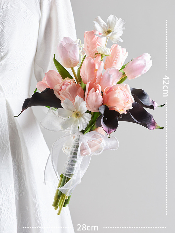 結婚式 花嫁 花を手に持つ アーティフィシャルフラワー “造花” 3枚目の画像