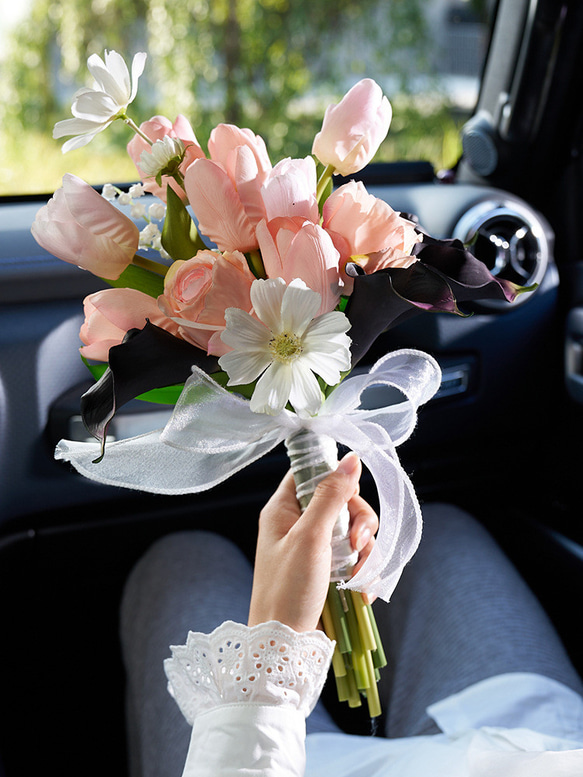 結婚式 花嫁 花を手に持つ アーティフィシャルフラワー “造花” 8枚目の画像