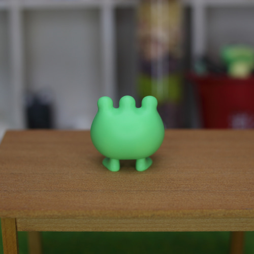 カエルっぽいやつ』『目が3つあるやつ』の置物 その他置物 粘土の店