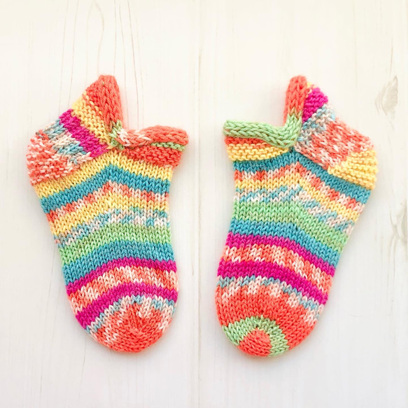 【ベビーソックス】カラフルで可愛い手編み靴下・11〜12cm 1枚目の画像
