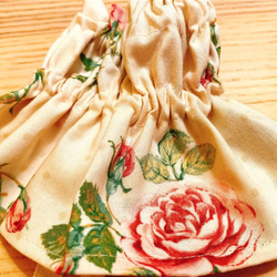 【アームカバー】ベージュに薔薇　袖カバー　ショート丈　プチギフト　母の日 2枚目の画像