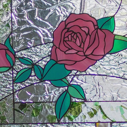 「ローズピンクのバラ」ステンドグラス・バラ・アンティークガラス・パネル 7枚目の画像