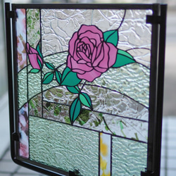 「ローズピンクのバラ」ステンドグラス・バラ・アンティークガラス・パネル 1枚目の画像