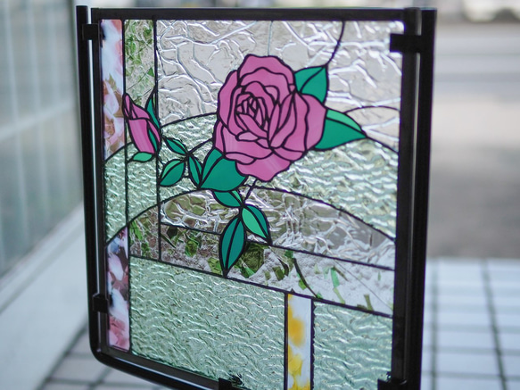 「ローズピンクのバラ」ステンドグラス・バラ・アンティークガラス・パネル 1枚目の画像