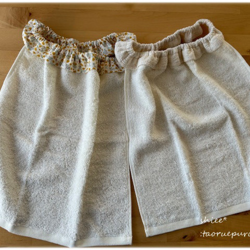 フリルタオルエプロンセット ミニフラワー＆キナリ刺繍 2枚set