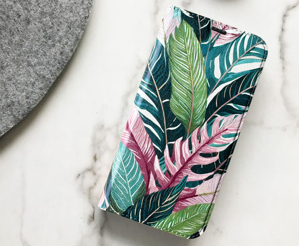 【ベルトなし手帳型】TROPICAL LEAVES PINK &GREEN 手帳型スマホケース ハワイ 植物 ボタニカル 1枚目の画像