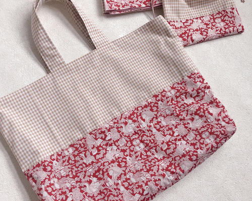 ももちゃん　ハンドメイド　レッスンバッグ　リバティ生地　花柄　上履き入れ リバティ生地使用✳︎レッスンバッグ 絵本バッグにも◎マチあり