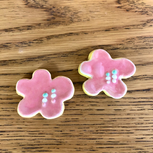 インテリア＊プレゼントに】お花3色団子の箸置き(1個) 箸・箸置き ご縁  