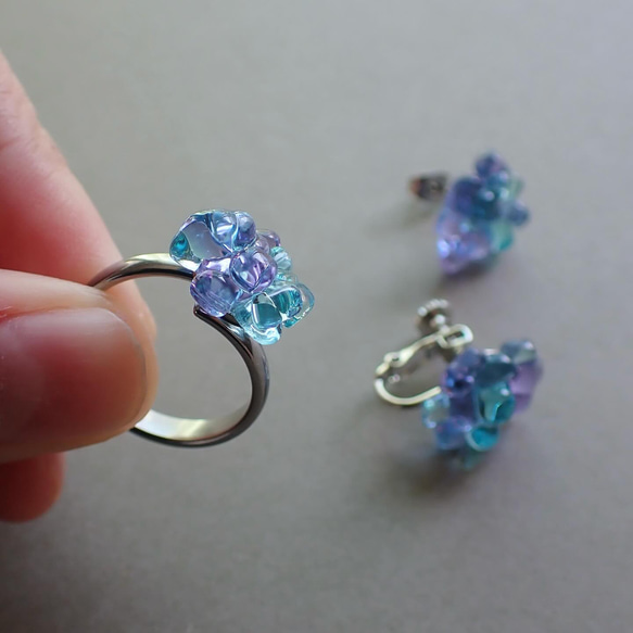 ✨季節限定✨【指輪】あじさいリング / フリーサイズ《ガラスの紫陽花》 4枚目の画像