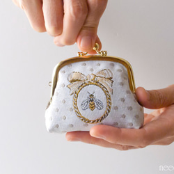 【再販新バージョン】蜂柄が可愛い　がま口ミニポーチ　アクセサリー入れ　コインケース　フランス製生地　ヴィンテージ風 2枚目の画像