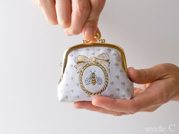 【再販新バージョン】蜂柄が可愛い　がま口ミニポーチ　アクセサリー入れ　コインケース　フランス製生地　ヴィンテージ風 2枚目の画像