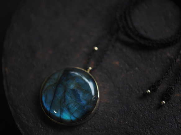 labradorite brass necklace (rougetsu) 3枚目の画像