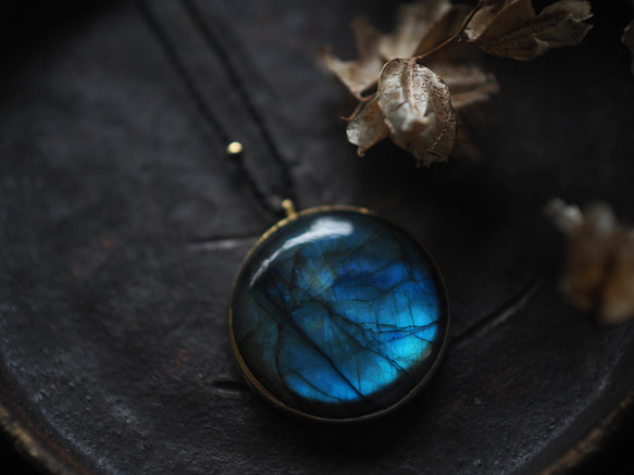 labradorite brass necklace (rougetsu) 1枚目の画像