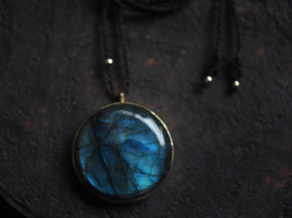 labradorite brass necklace (rougetsu) 2枚目の画像