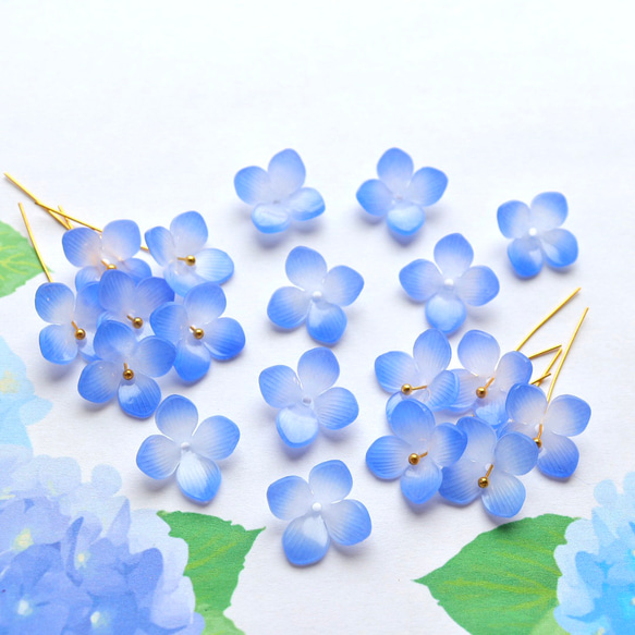 新作★４個お花のアクリル樹脂パーツ　アジサイ　野花　ブルーグラデーション 12枚目の画像