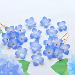 新作★４個お花のアクリル樹脂パーツ　アジサイ　野花　ブルーグラデーション 10枚目の画像