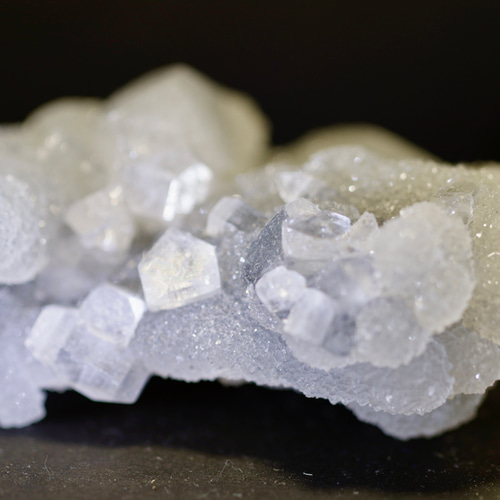 カルセドニー原石 152g 美しい希少なクラスター結晶 天然原石 天然石