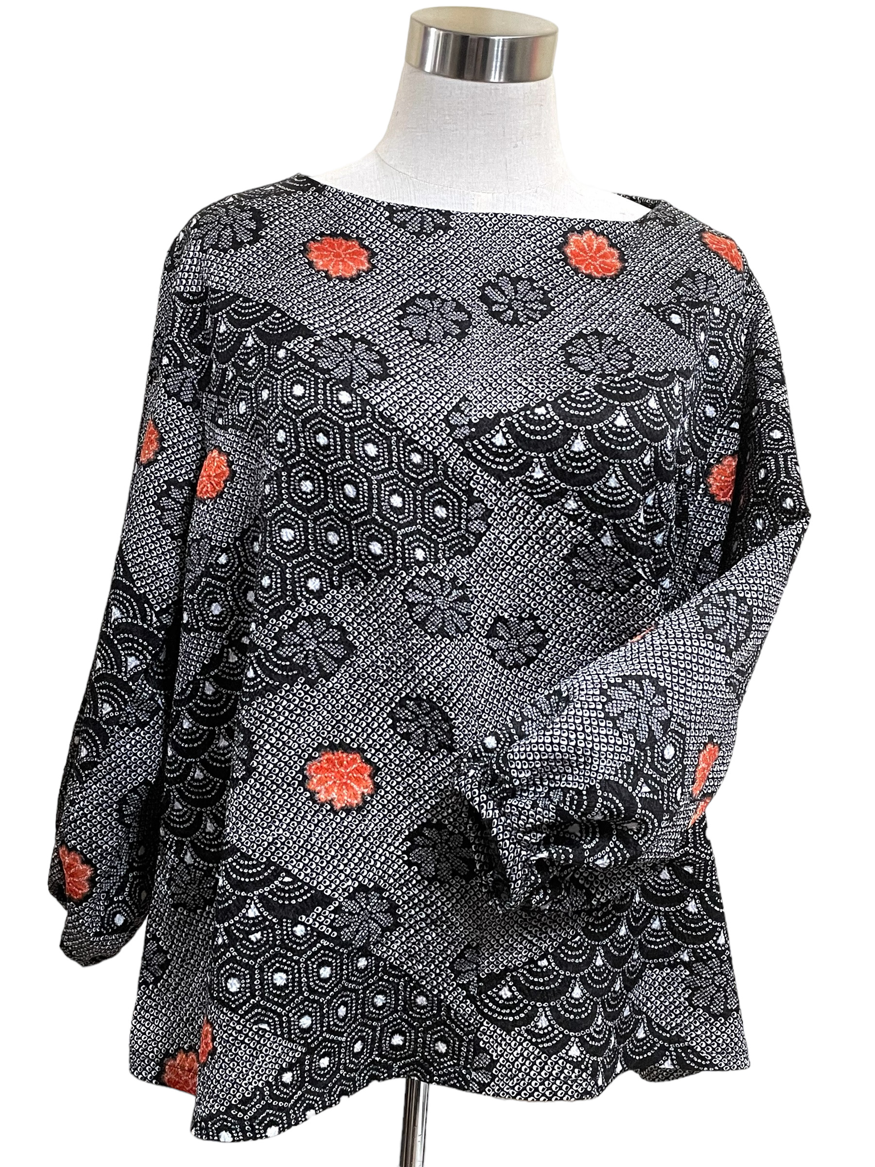 送料無料 着物 リメイク 総絞り 黒 花 ゆったり パフスリーブ ブラウス ハンドメイド