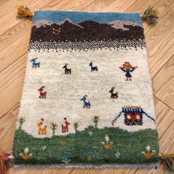 新規入荷】ペルシャ　ギャッベ　マット小　42.5×56.5cm 生成　山　女の子 4枚目の画像