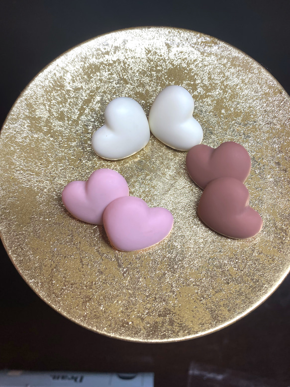 まるでチョコみたいな♡3色マットハートカボションピアス♡ 2枚目の画像