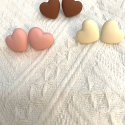 まるでチョコみたいな♡3色マットハートカボションピアス♡ 1枚目の画像