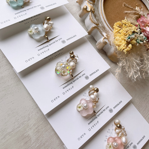 イヤーカフ ちょこんとお花 花 フラワー レジンアクセサリー ブルー