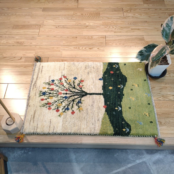 新規入荷】ペルシャ　ギャッベ　玄関マット　90x63cm　ザクロの木　ランドスケープ　黄緑色 2枚目の画像