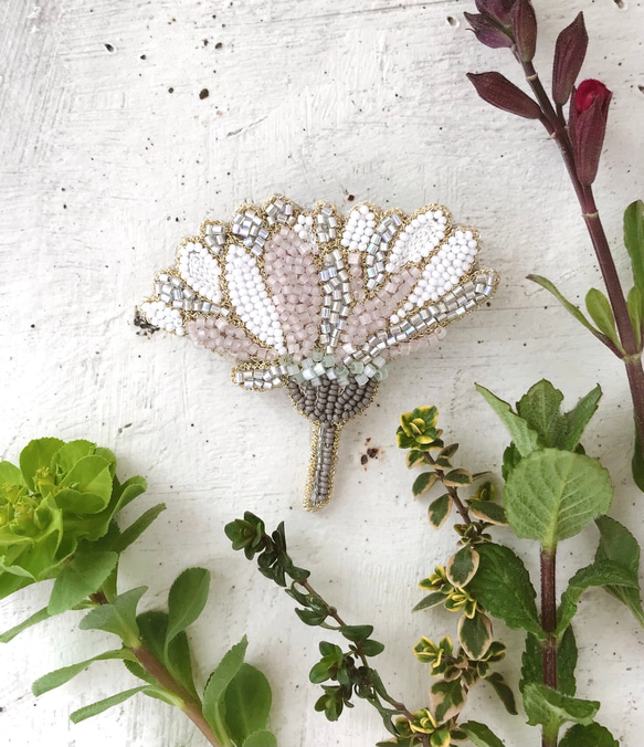 オートクチュールビーズ刺繍ブローチ マーガレット ブローチ So オートクチュールビーズ刺繍ブローチ マーガレット ブローチ So