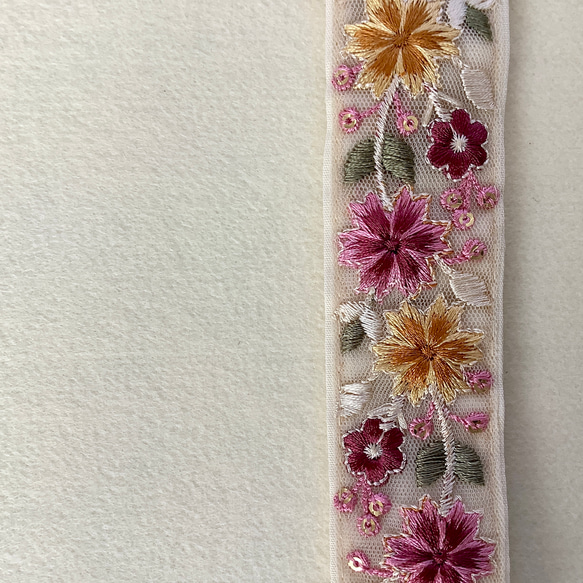 【持ちやすくて可愛いお手元】インド刺繍のスマホストラップ☆Amoliアモーリ／ハンドストラップ・携帯ストラップ 6枚目の画像