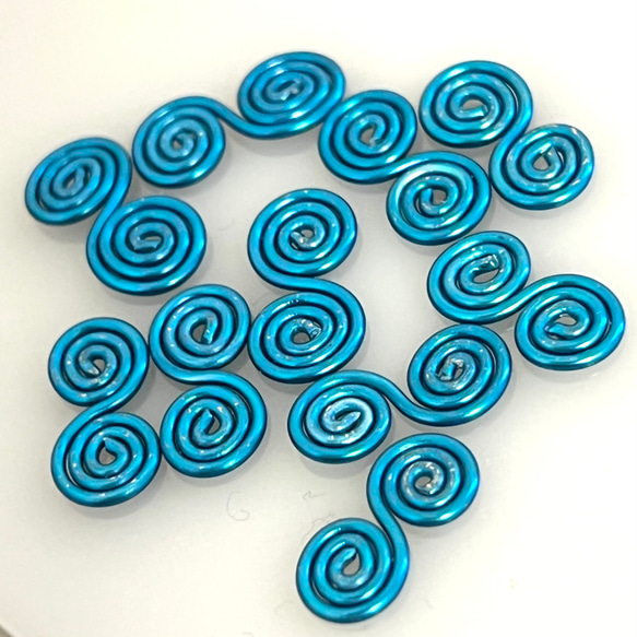 ◇オルゴナイトパーツ◇水色アルミワイヤー 7cm 1mm 渦巻10個