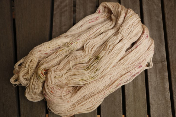 SP49 手染めの極細毛糸　レース編みに最適　80% Extra Fine Merino + 20% Silk 4枚目の画像