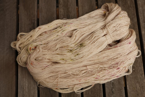 SP49 手染めの極細毛糸　レース編みに最適　80% Extra Fine Merino + 20% Silk 5枚目の画像