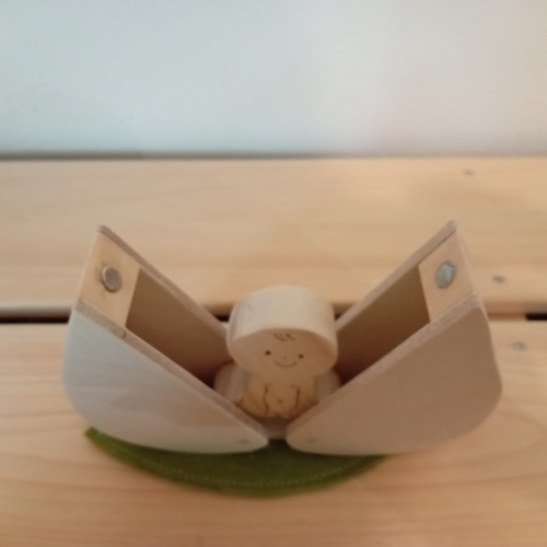 井上あんぬ　いのうえあんぬ　石田ゆりこ　桃太郎　置き物 畑萬窯】染錦 桃太郎飾置物 | 株式会社 小島芳栄堂