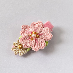 桜と小花のヘアクリップ 1枚目の画像