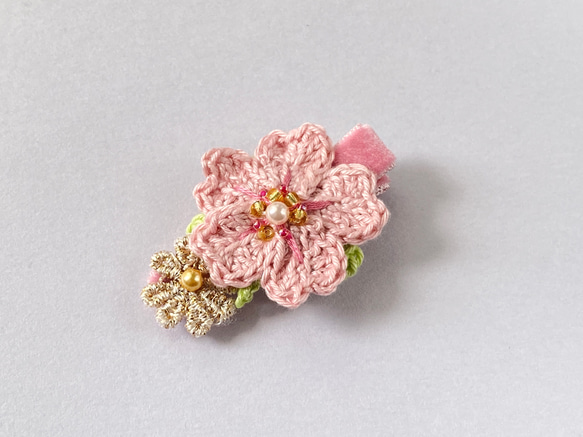 桜と小花のヘアクリップ 1枚目の画像