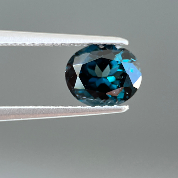 天然石コバルトスピネル　1.38ct ネオンブルー深海の青いNatural Cobalt Spinel 7枚目の画像