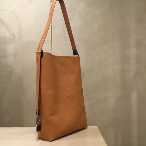 柔らか牛革の縦型3wayトートショルダーバッグA4／レスデザインalto 