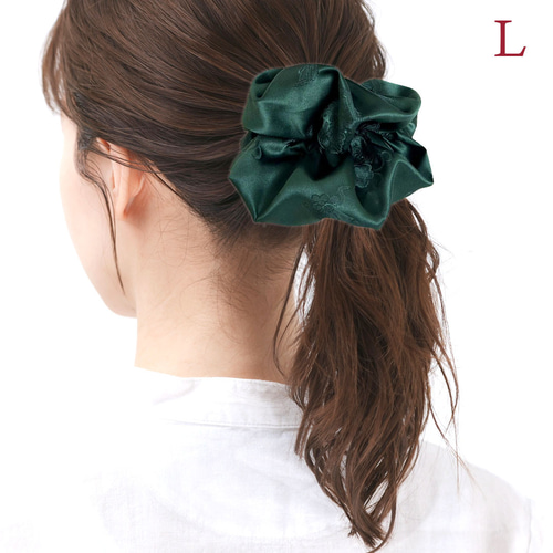 ダークグリーン 韓服生地の シュシュ リボン 大ぶり ヘアアクセサリー