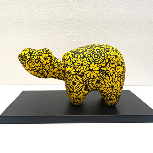 幸せの黄色い花べこ(ボールペンで描いた赤べこ) その他置物 幸せの黄色い花べこ(ボールペンで描いた赤べこ) その他置物