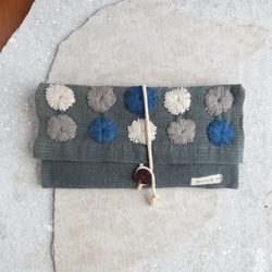 植物染棉手工刺繡小袋M/手工編織/靛藍波點/獨一無二的纏繩小袋 第1張的照片