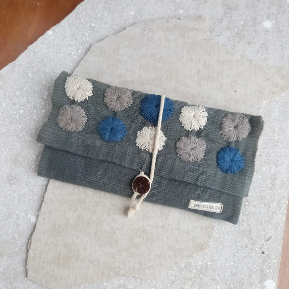 植物染棉手工刺繡小袋M/手工編織/靛藍波點/獨一無二的纏繩小袋 第2張的照片