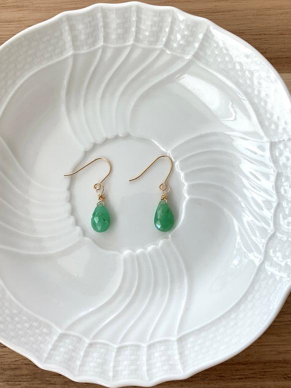 クリソプレーズのピアス Earrings with Chrysoprase AA++ pear shape briole 1枚目の画像