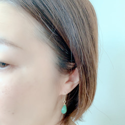 クリソプレーズのピアス Earrings with Chrysoprase AA++ pear shape briole 2枚目の画像