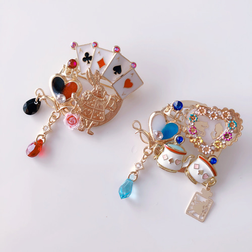 ハンドメイド ♡ アリスブローチ 不思議の国のアリス☆アリスのブローチ ブローチ ＊Riselumiere＊ 通販