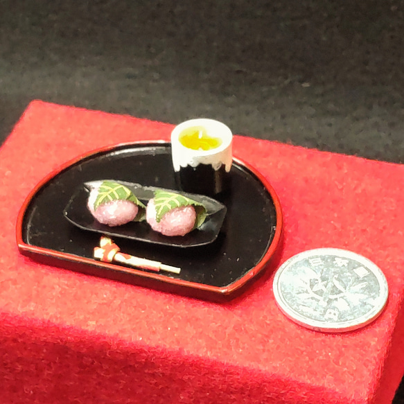 【ミニチュア】春の訪れ　道明寺桜餅（桜餅ｘ2、お皿） 3枚目の画像